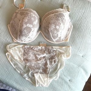 Cacique lace plung bra & panty set 40DDD 14/16